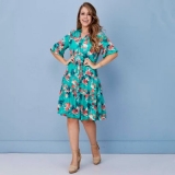 distribuição de vestido midi floral rodado Vila Mariana